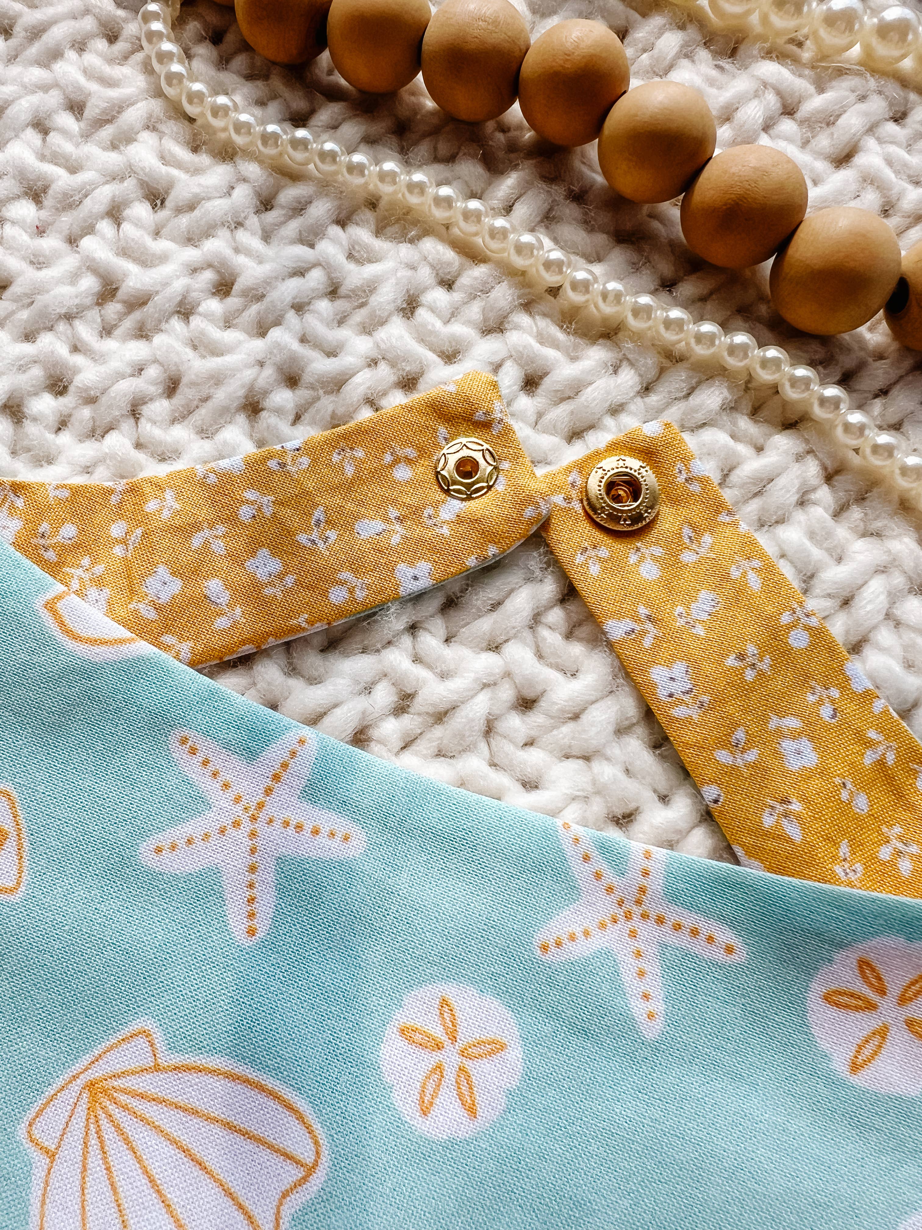 Stellaloo Sand Dollar Shells Snap-On Reversible Bandana