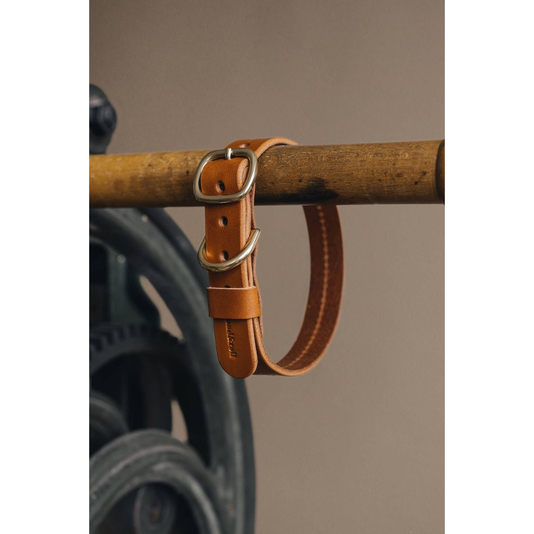 BAND&ROLL Leather Fir Collar