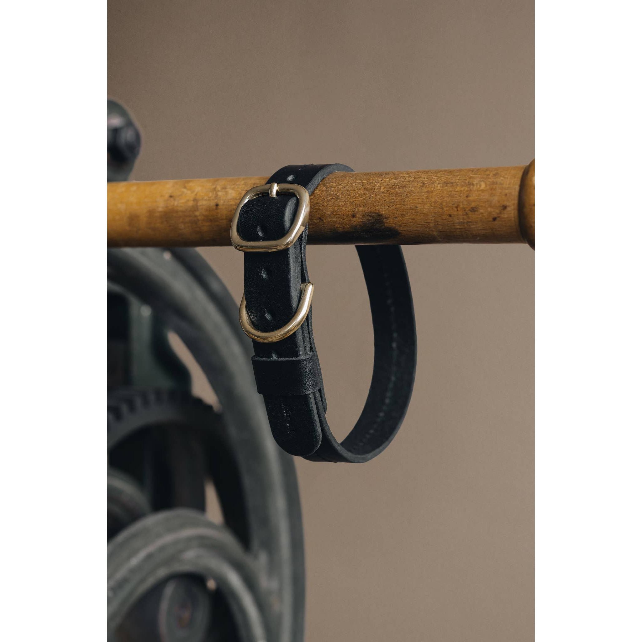 BAND&ROLL Leather Fir Collar