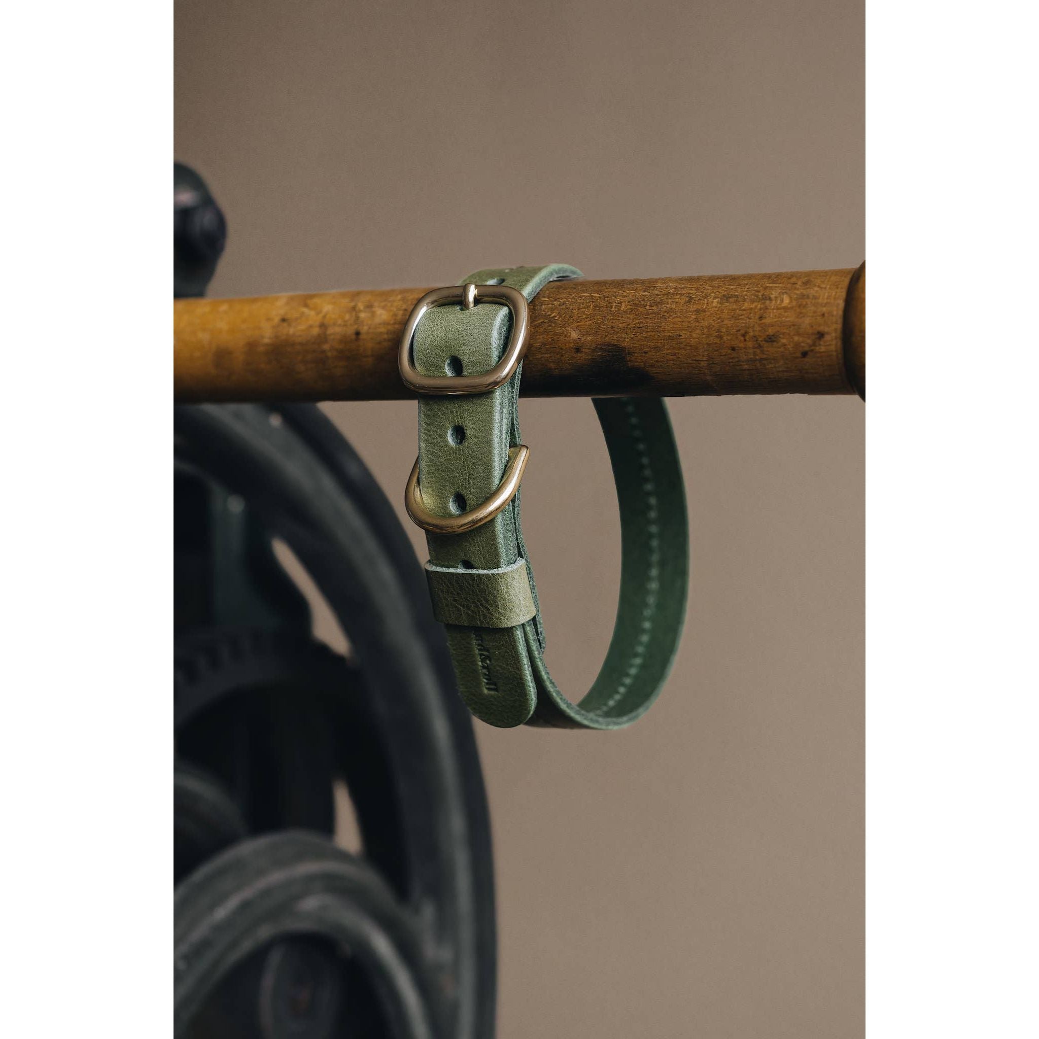 BAND&ROLL Leather Fir Collar