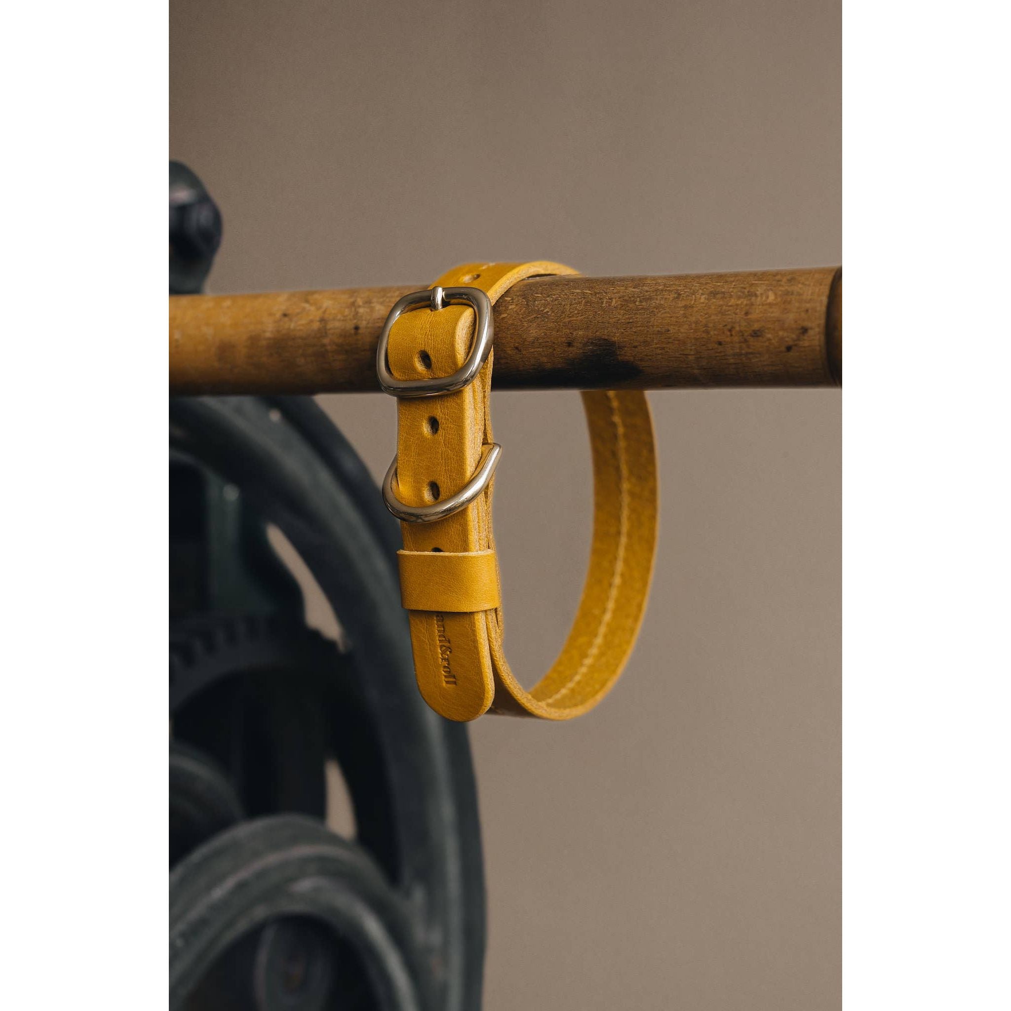 BAND&ROLL Leather Fir Collar