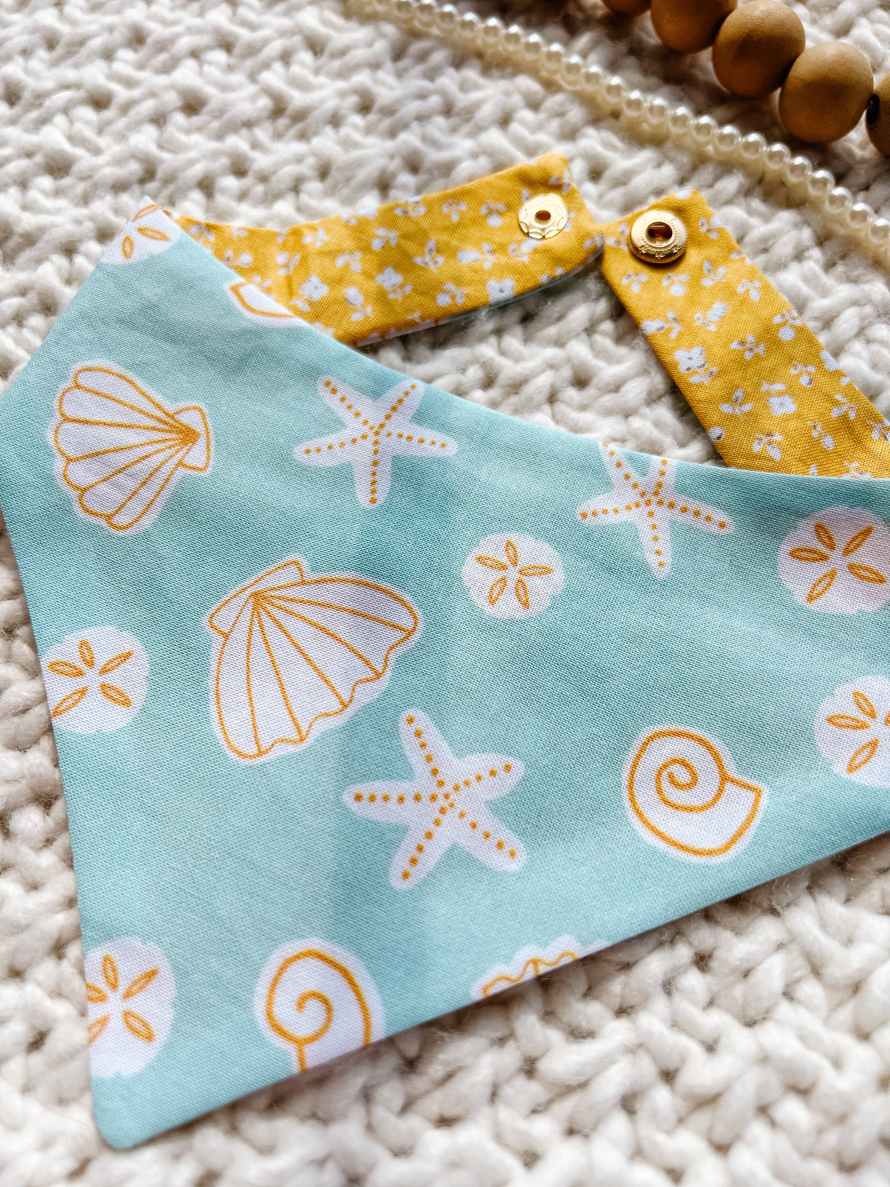 Stellaloo Sand Dollar Shells Snap-On Reversible Bandana